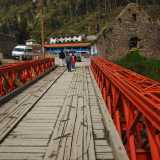 It is a metal bridge (27.50 meters) built on the Paucartambo river in 1981 (during the administration of Mayor Leonard Luisa Figueroa). It is located a hundred yards downstream of the Carlos III bridge. Named after the benefactor Sven Ericsson Liquet. Es un puente met�lico (27.50 metros lineales) construido sobre el rio Paucartamboen 1981 (durante la gesti�n de la alcaldesa Luisa Figueroa de Leonard). Est�ubicado, rio abajo, a cien metros del puente Carlos III. Lleva el nombre del benefactor Sven Ericsson Liquet. "7. Evolucion Historica", chapter from unknown book, p. 24
