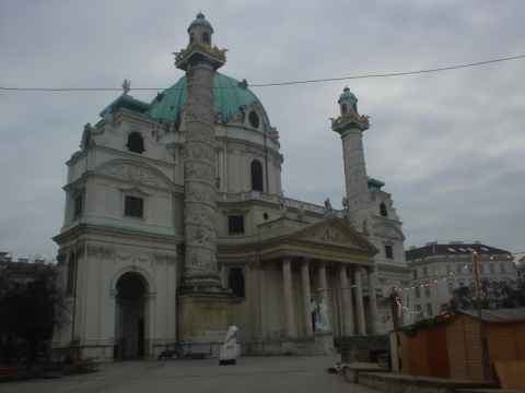 This is the church at Karlsplatz, about a hundred meters from where I live. Every evening at 1800 until the 24th of December, there is a light / music / dance show called "The Angel".