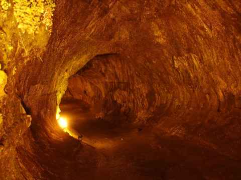 Inside the lava tube, this time with a long exposure to show more detail. Inside the lava tube, this time with a long exposure to show more detail.