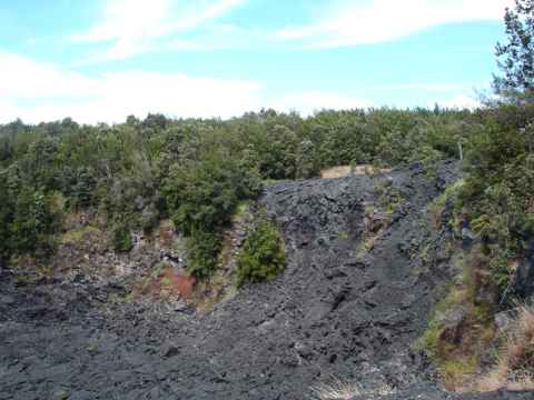 The lava flow of 1974 again, showing the Lua Manu crater. The lava flow of 1974 again, showing the Lua Manu crater.