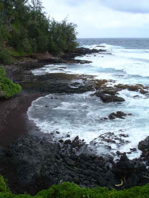 Kaihalulu bay, a red sand beach.