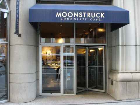 Storefront at 320 N. Michigan Ave. Storefront at 320 N. Michigan Ave.
