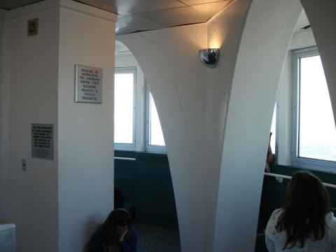 This is a public service announcement. When you buy tickets at Empire State Building, you will be offered to go to the 102nd floor observatory for another $14. This is what you will get. A submarine-like room with dirty windows. As the life operator said: "It's stopid. Nuthin' disastrous, juss' stopid." Stay on the 88th floor and save your money. This is a public service announcement. When you buy tickets at Empire State Building, you will be offered to go to the 102nd floor observatory for another $14. This is what you will get. A submarine-like room with dirty windows. As the life operator said: "It's stopid. Nuthin' disastrous, juss' stopid." Stay on the 88th floor and save your money.