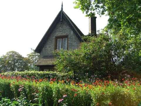 Small cottage near the Marlborough gate. Small cottage near the Marlborough gate.