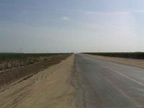 The mountaneous terrain north of LA give way to the flat valley. The mountaneous terrain north of LA give way to the flat valley.