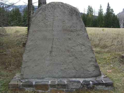 Memorial found a bit into the Ötschergräben. It commemorates the 450th anniversary of Martin Luther's posting of his 95 theses and with that, the start of the Protestant Reformation. Memorial found a bit into the Ötschergräben. It commemorates the 450th anniversary of Martin Luther's posting of his 95 theses and with that, the start of the Protestant Reformation.