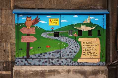 В Търново има ч посоки: нагоре надолу, по стълбите, и към стария град в Габрово.